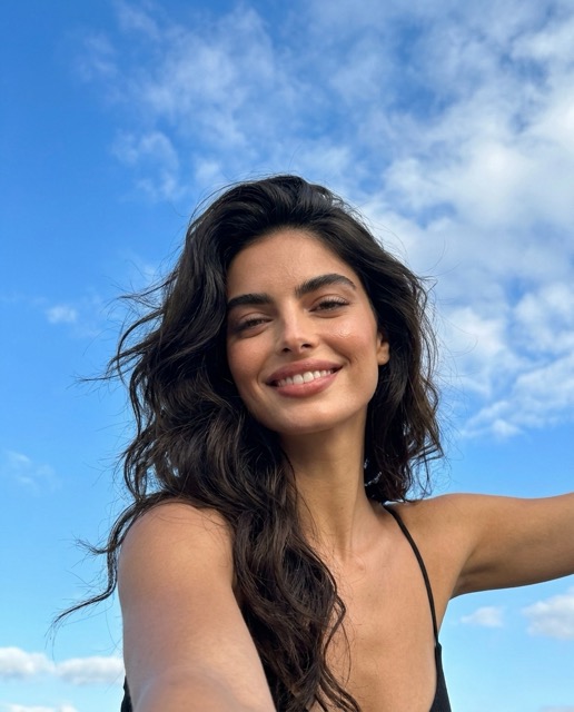 Natural Poses That Feel Relaxed